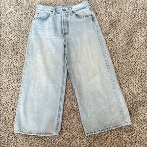 EUC Levi's High Water Wide Leg denim in Donna Blu. Size 27